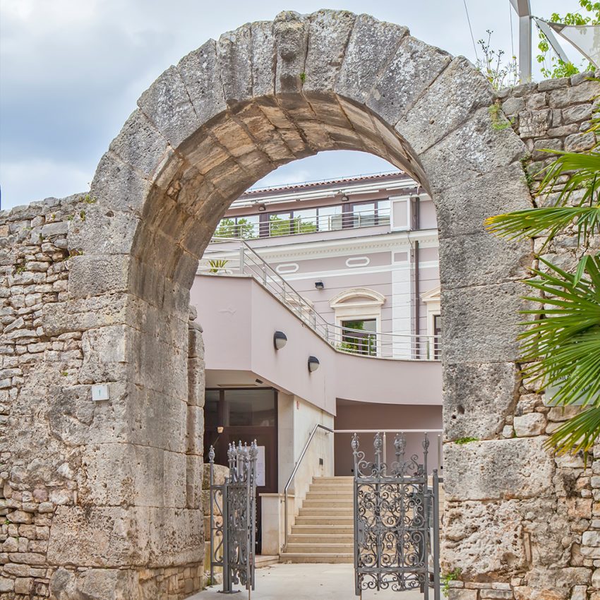 The Gate of Hercules - Pula - Istria - Croatia - Stay Croatia