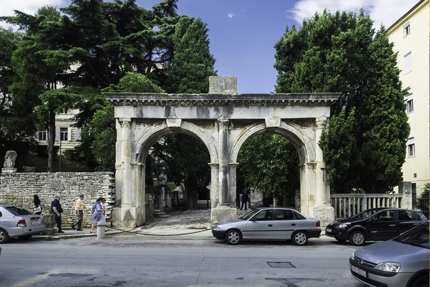 Twin gates - Pula - Istria - Croatia - Stay Croatia